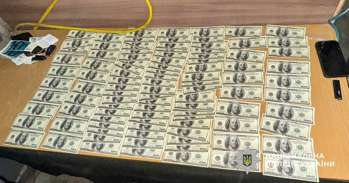 В Киеве отец с сыном организовали "бизнес" на уклонистах: получали по $15 тыс. с человека. Подробности и фото