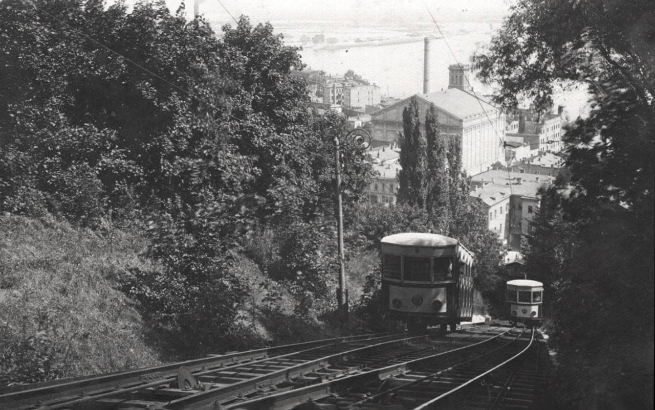 Швейцарский "лифт" на днепровских склонах: история и уникальные фото Киевского фуникулера