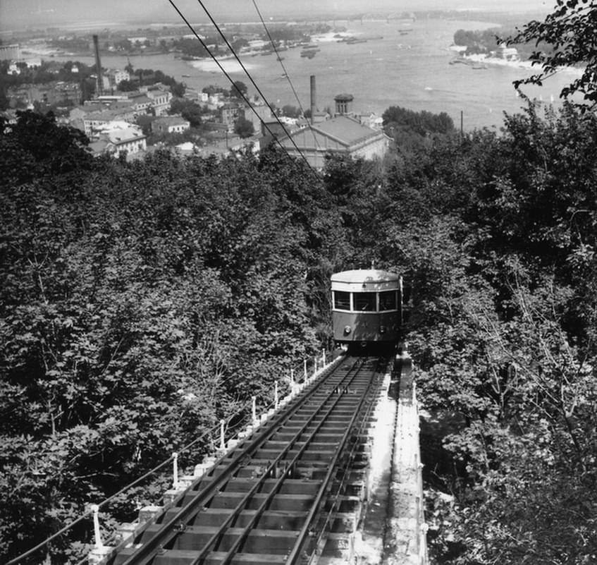 Швейцарский "лифт" на днепровских склонах: история и уникальные фото Киевского фуникулера