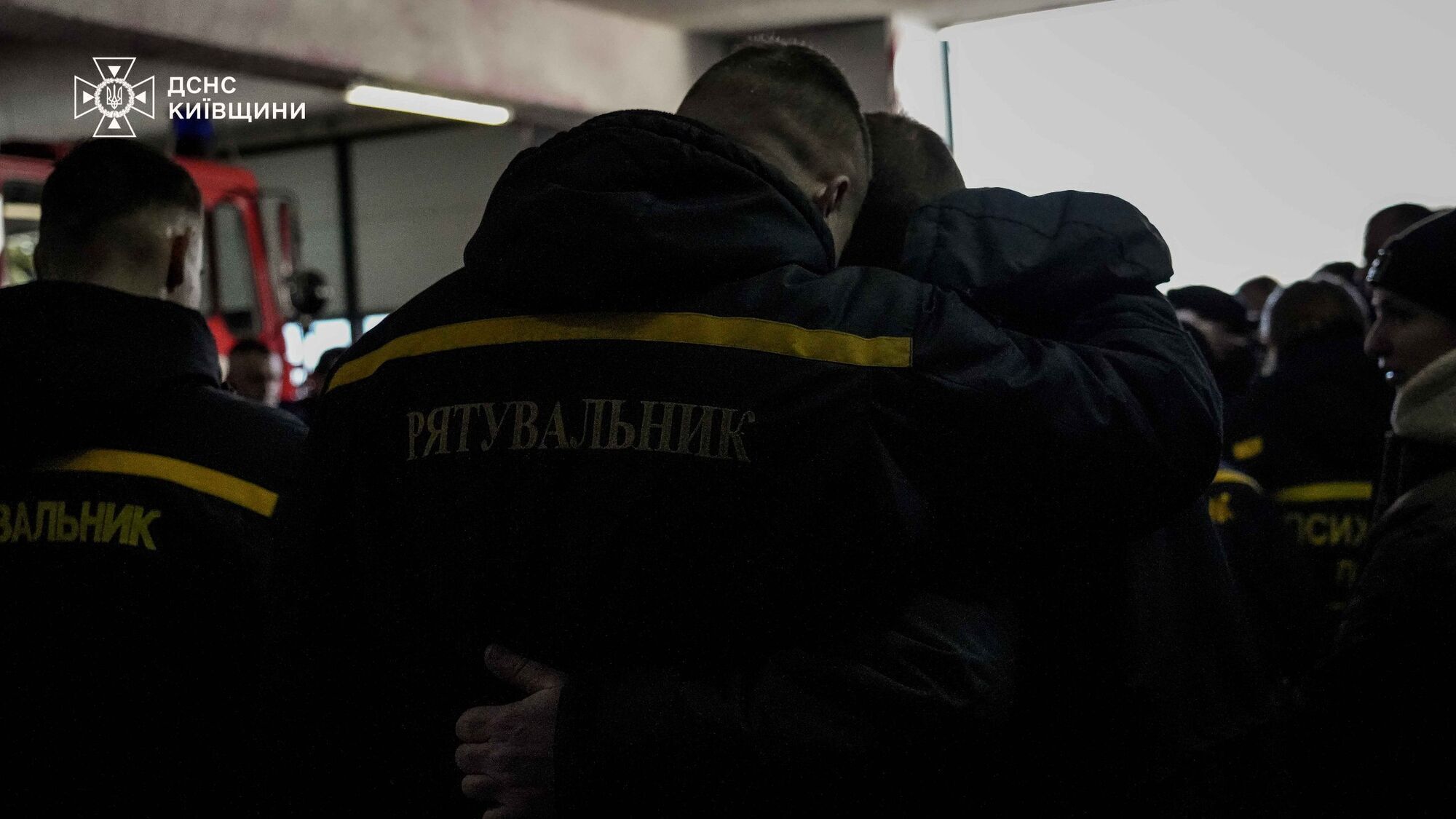 На Киевщине попрощались со спасателем Михаилом Проценко, который погиб во время ликвидации последствий обстрела РФ. Фото и видео