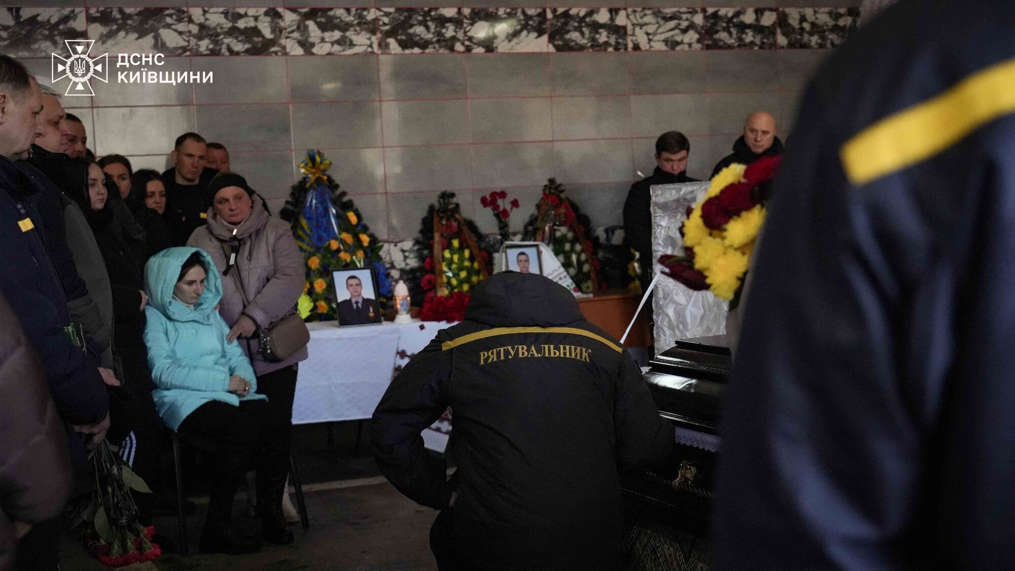 На Киевщине попрощались со спасателем Михаилом Проценко, который погиб во время ликвидации последствий обстрела РФ. Фото и видео