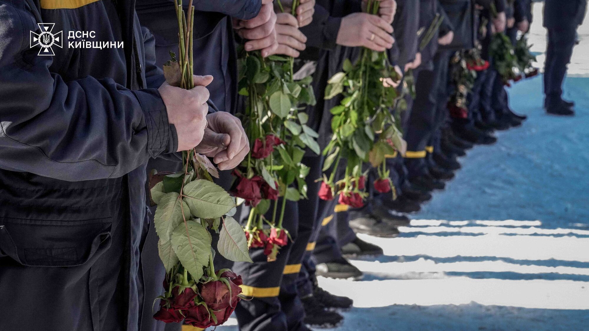 На Киевщине попрощались со спасателем Михаилом Проценко, который погиб во время ликвидации последствий обстрела РФ. Фото и видео