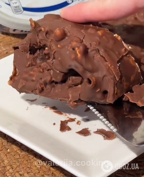 Шоколадний рулет з млинців до чаю: ділимось рецептом оригінального десерту