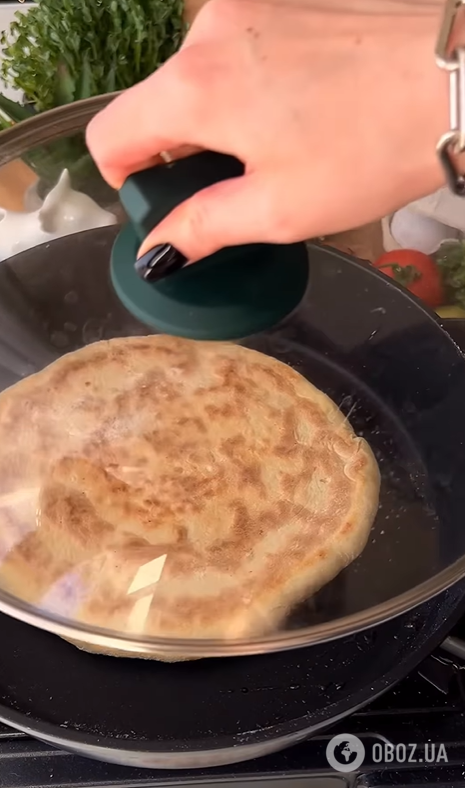 Хачапури без духовки: делимся самым простым рецептом на сковородке