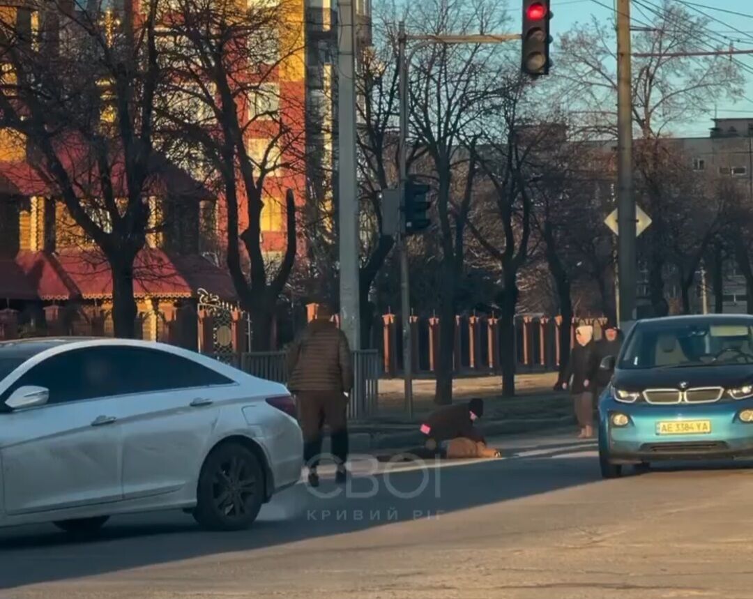 У Кривому Розі суддя на BMW збила дитину  на пішохідному переході: з'явились дані про стан хлопчика. Фото