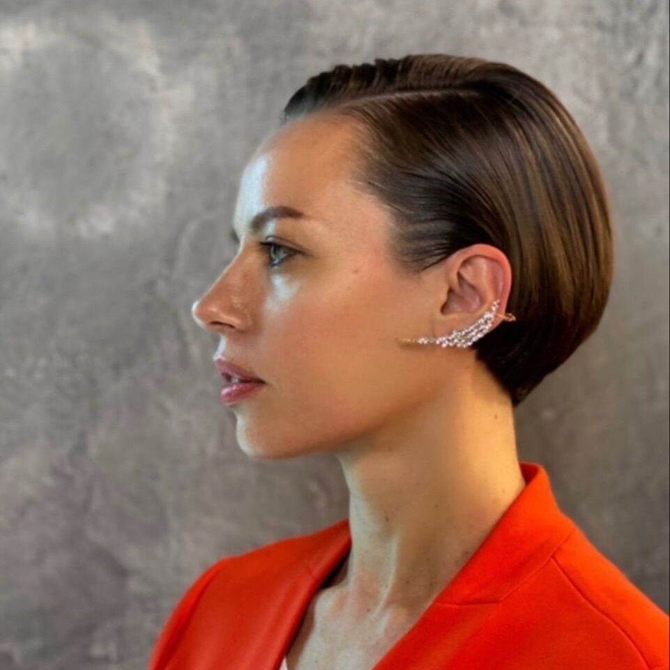 Забута ретро-зачіска знову в моді: кому підійде повітряний піксі