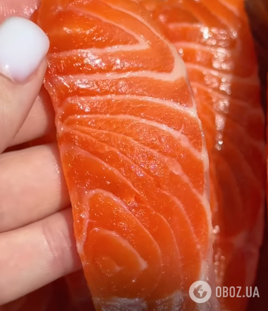 Как вкусно засолить красную рыбу для бутербродов: понадобится только соль и сахар