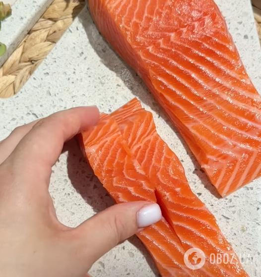 Как вкусно засолить красную рыбу для бутербродов: понадобится только соль и сахар