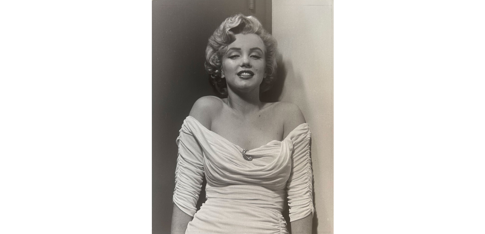 Секс-символ Голливуда Сидни Суини примерила легендарный образ Мэрилин Монро, которому уже более 70 лет. Фотосравнение
