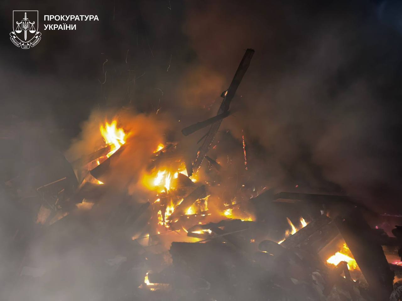 В Богодухове на Харьковщине российский дрон убил троих детей и отца,  ранил беременную женщину. Фото и видео