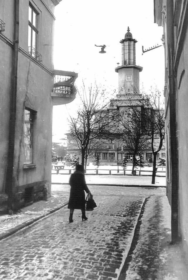 Зимовий Івано-Франківськ: у мережі показали ретро-фотографії