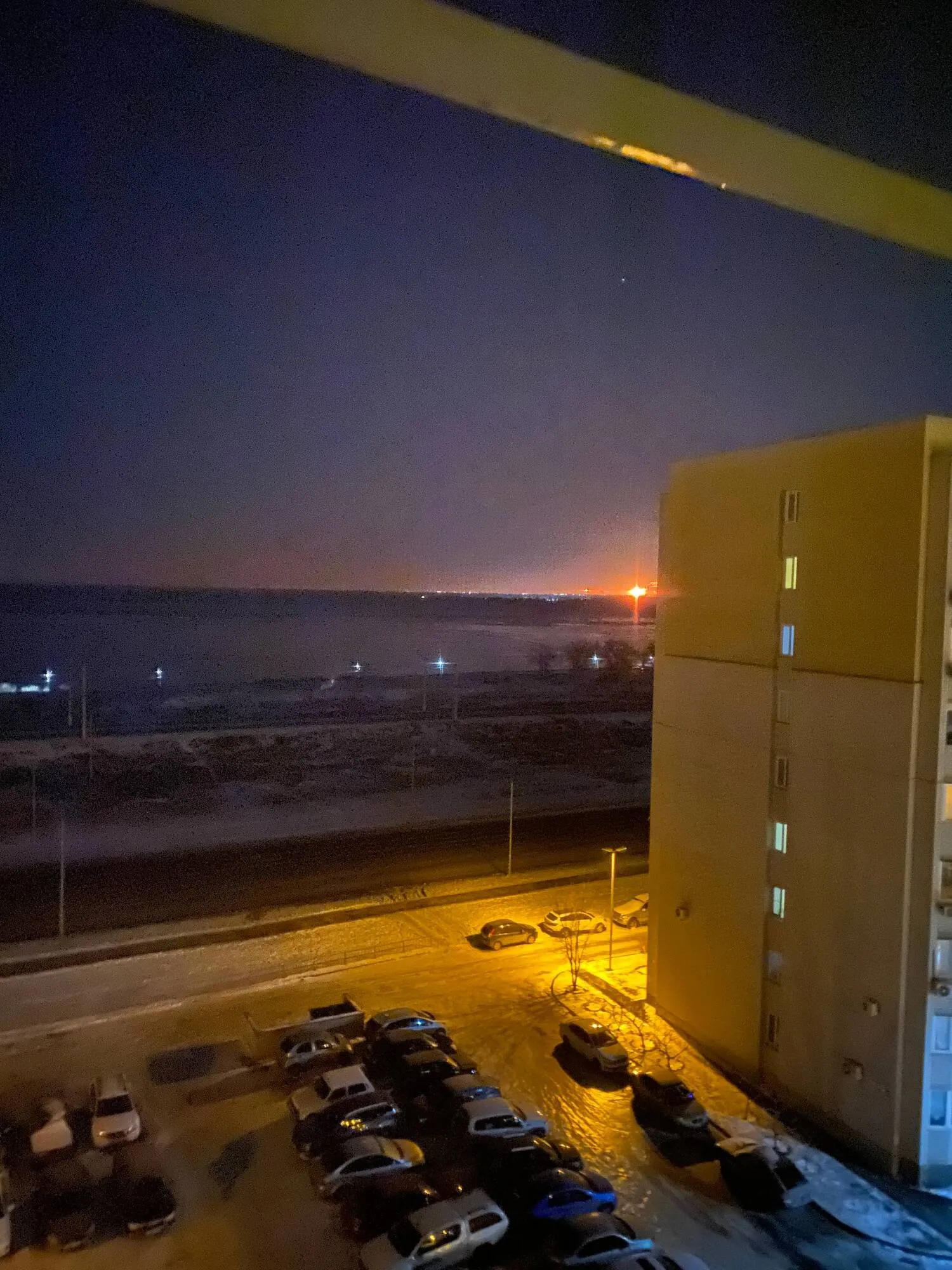 В российском Волгограде дроны атаковали НПЗ "Лукойл". Фото и видео