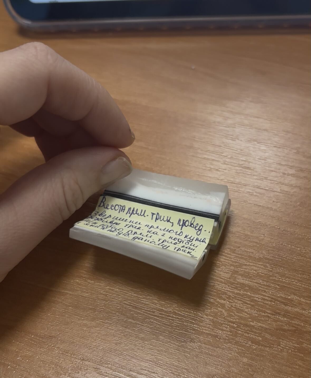 "Геніально! Цьому учню – автоматично 12 балів!" Українців вразила винахідливість школярів, яким офіційно дозволили підглядати в шпаргалки