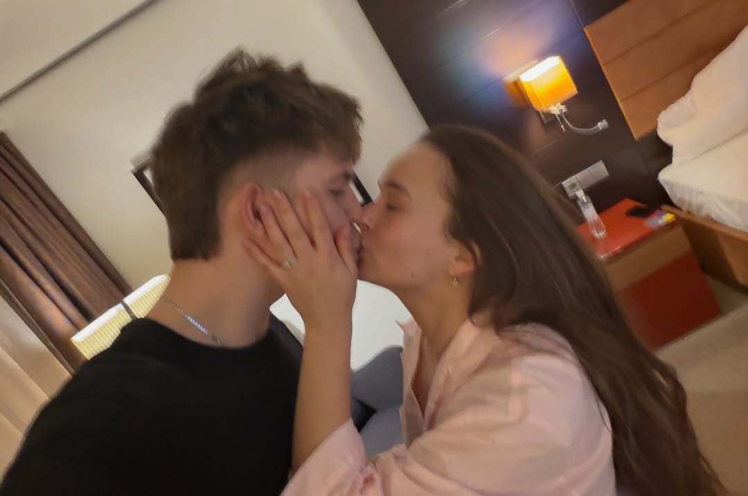 Автор хита "Смарагдове небо" сделал предложение любимой: как выглядит невеста 24-летнего DREVO. Фото