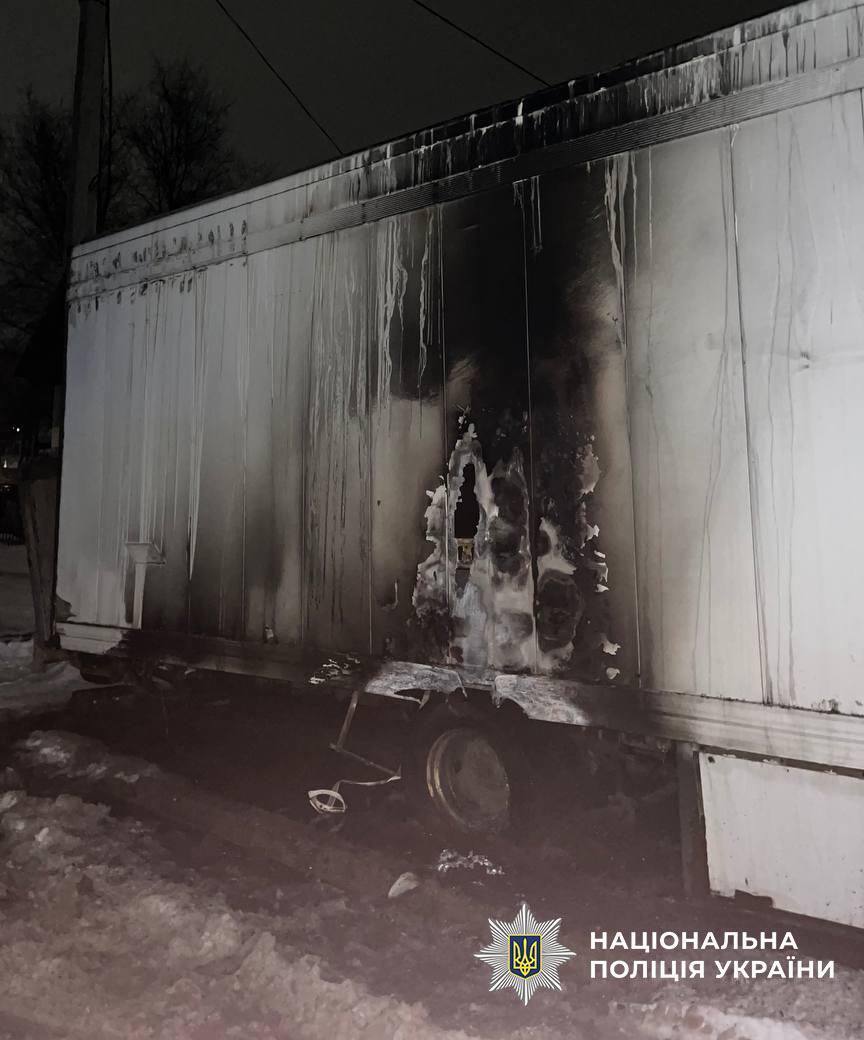 В Киеве мужчина поджигал авто ради развлечения. Подробности и фото