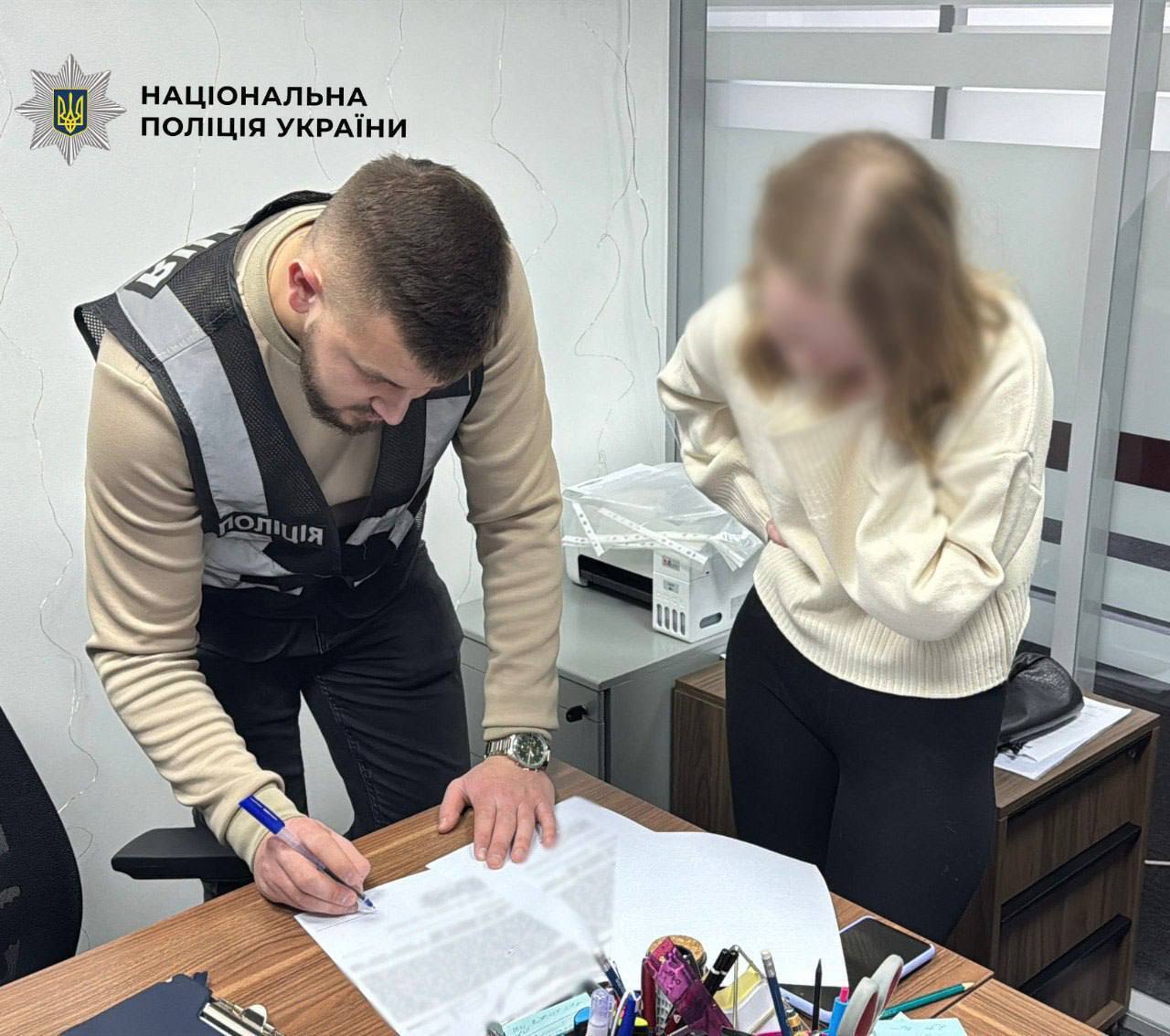 У Києві підприємець налагодив схему легалізації іноземців в Україні під виглядом волонтерства. Відео та фото