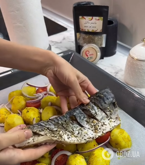 Как вкусно приготовить скумбрию с картофелем: бюджетный рецепт на ужин