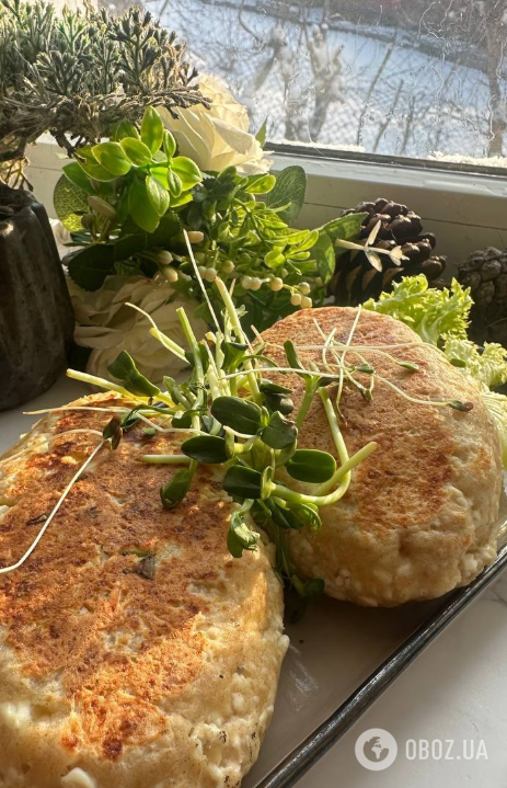 Вкусные жареные пирожки с яйцами и зеленью: готовятся за считанные минуты