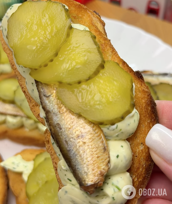 Бутерброды со шпротами по-новому: делимся оригинальным рецептом