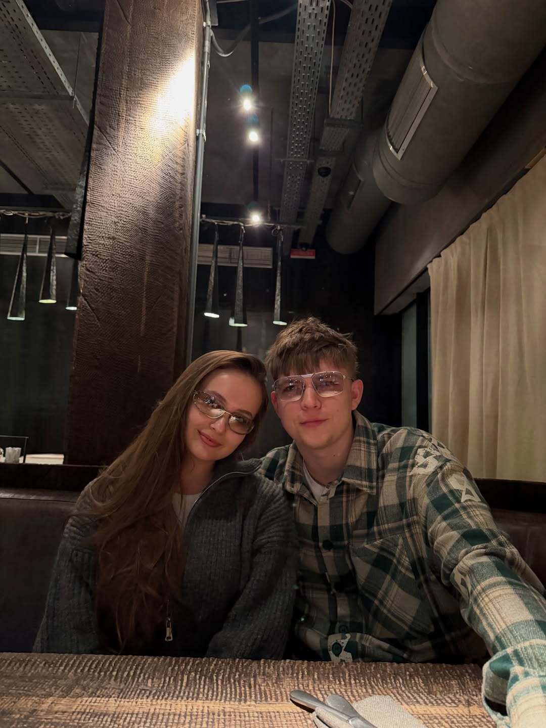 Автор хита "Смарагдове небо" сделал предложение любимой: как выглядит невеста 24-летнего DREVO. Фото