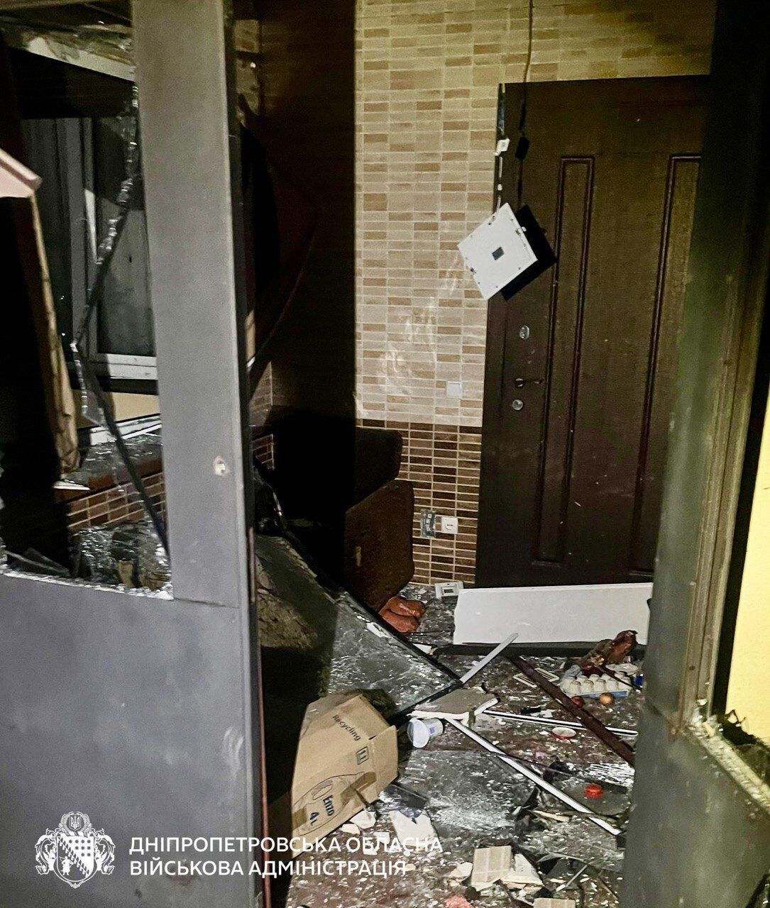 Враг массированно атаковал Днепр: вспыхнул пожар, среди пострадавших – младенец. Фото