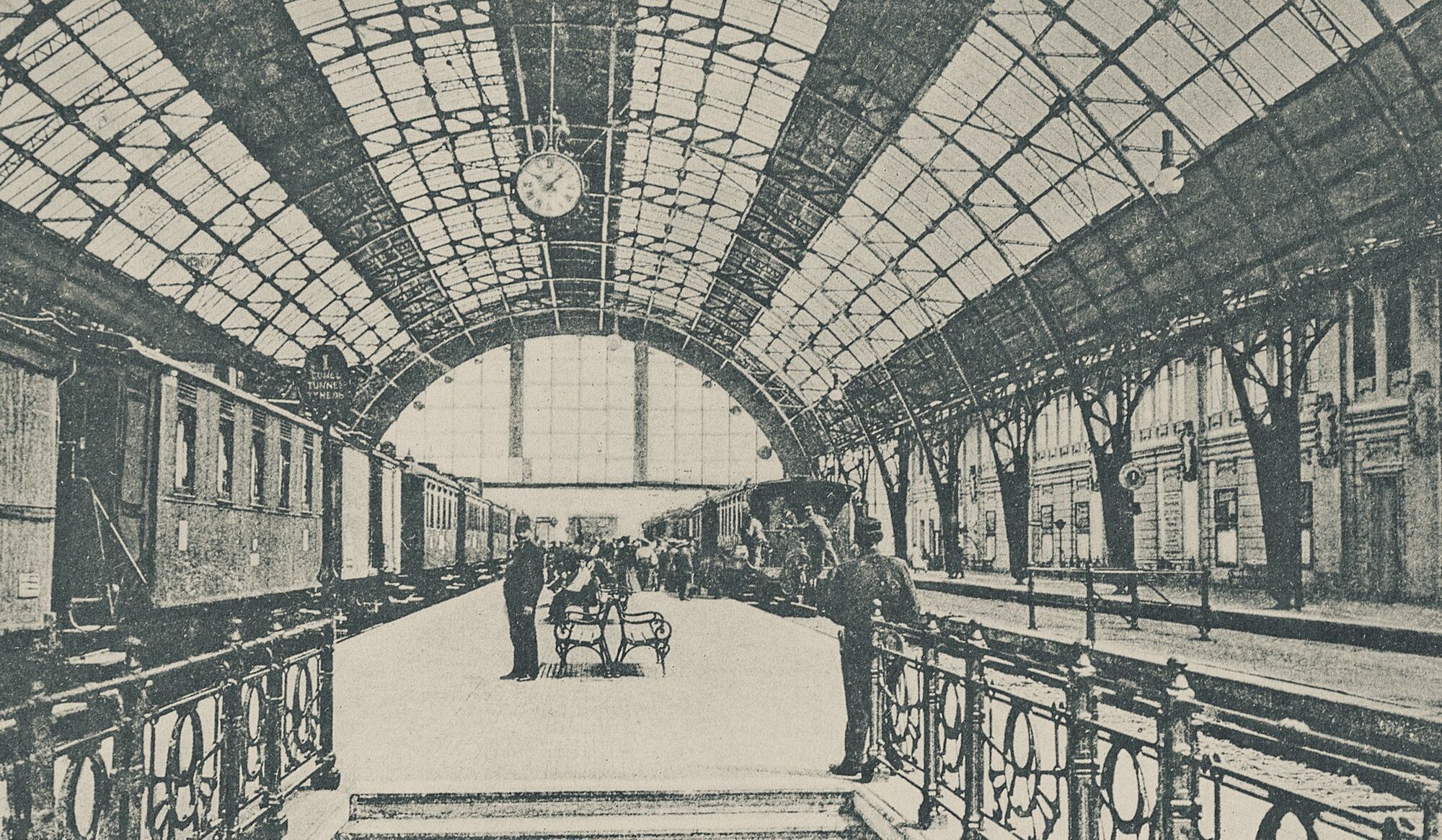 Как картины: в сети показали фото старинного Львова