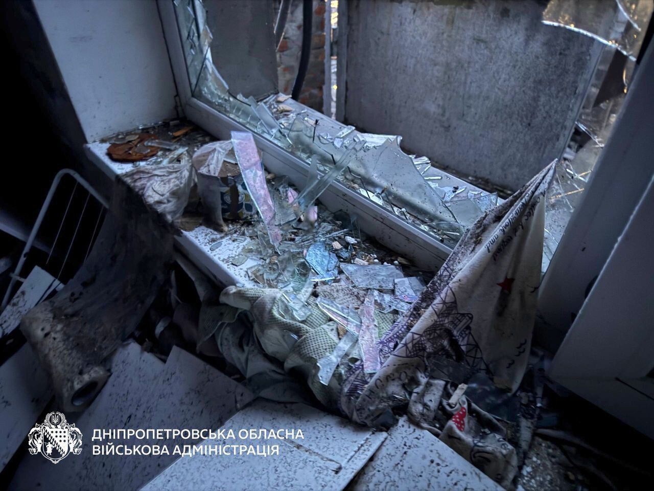 Враг массированно атаковал Днепр: вспыхнул пожар, среди пострадавших – младенец. Фото