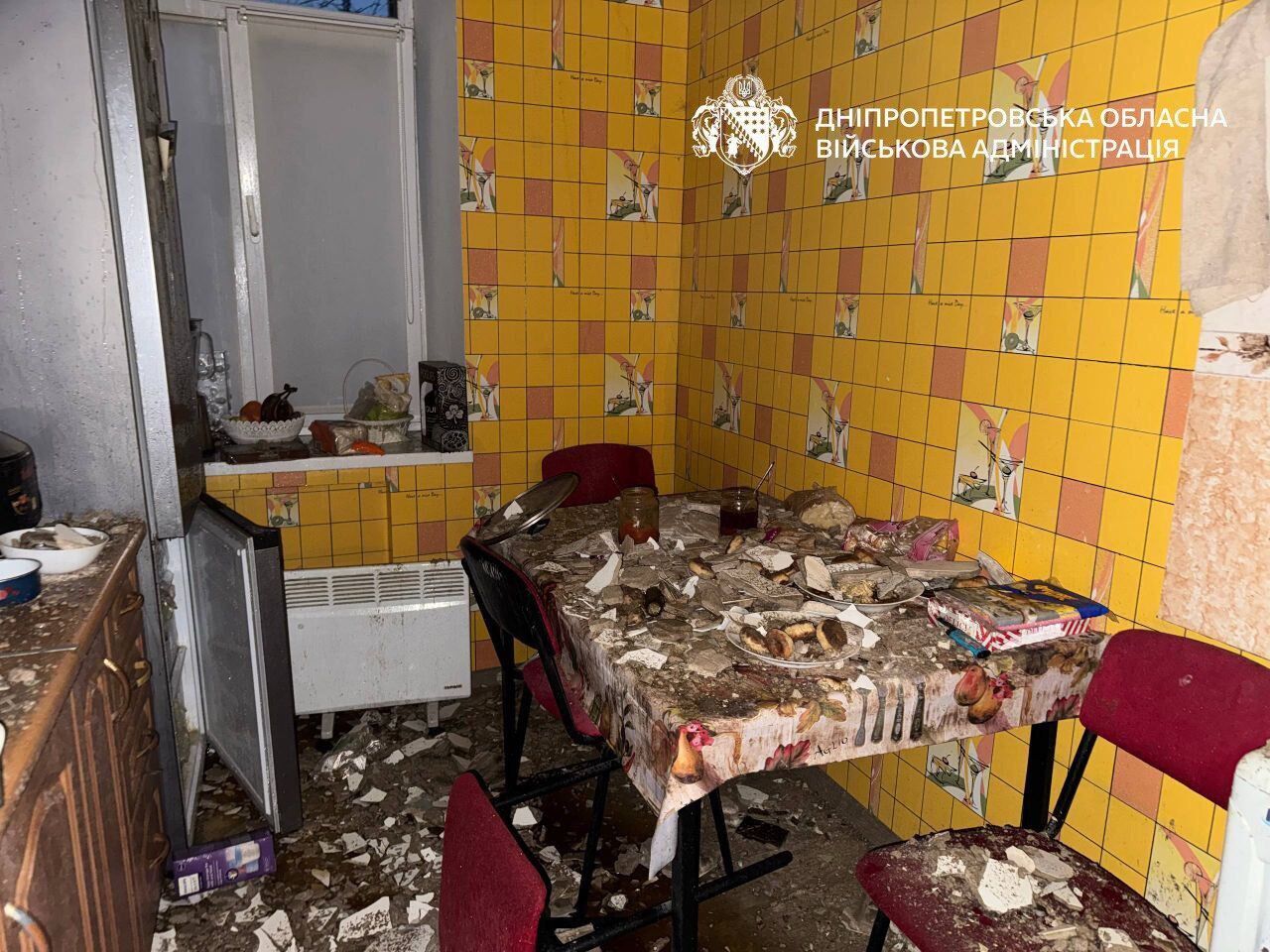 Враг массированно атаковал Днепр: вспыхнул пожар, среди пострадавших – младенец. Фото