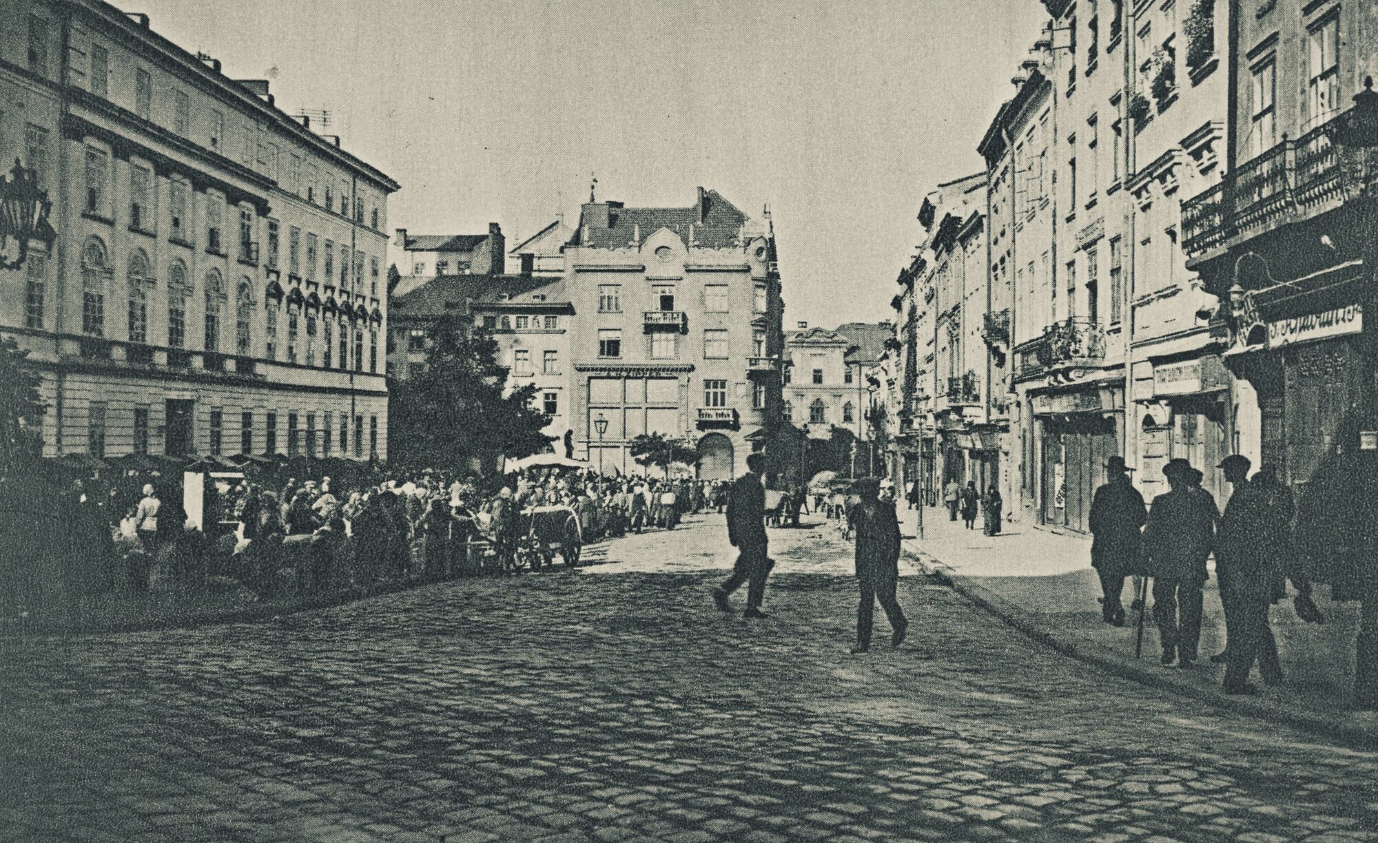 Как картины: в сети показали фото старинного Львова