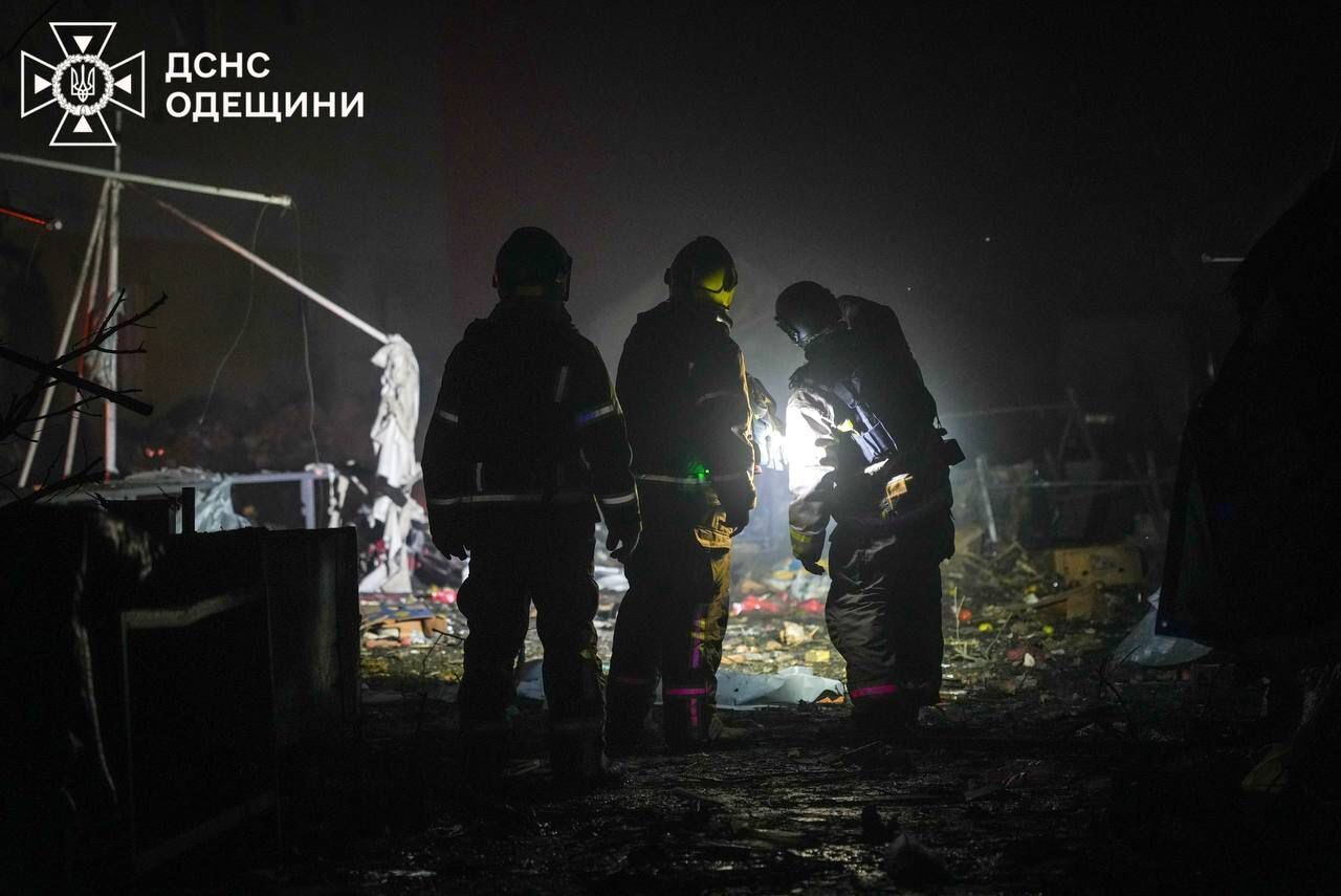 Россия атаковала Одессу ударными дронами: поврежден объект инфраструктуры, есть пострадавший. Фото и видео