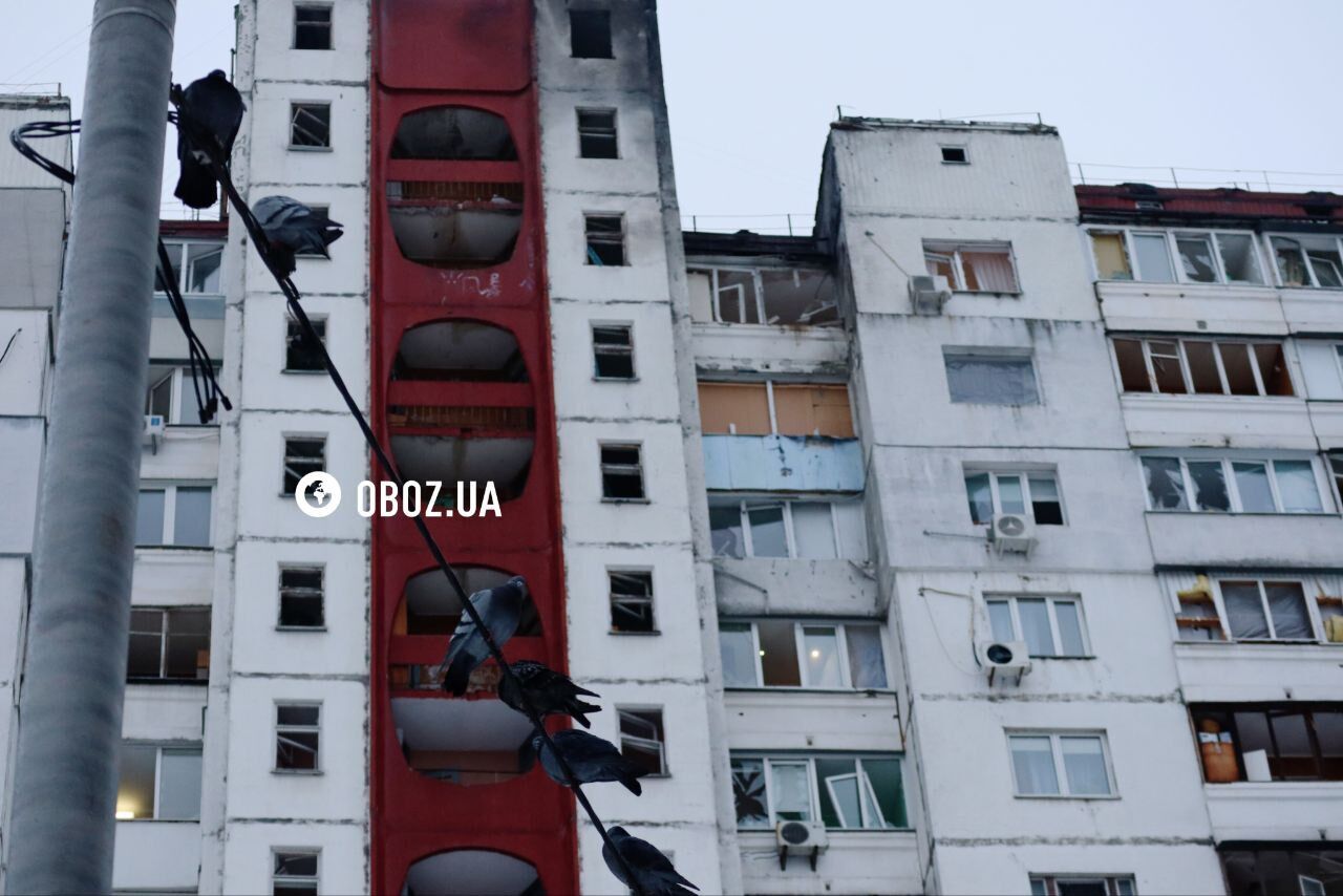 Повреждена многоэтажка: последствия очередной атаки РФ в Дарницком районе Киева. Фото и видео