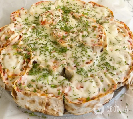 Лінивий та дуже ситний пиріг з лаваша на обід: готується максимум 25 хвилин