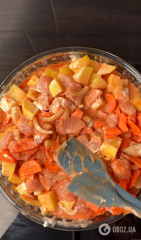 Гарнир и мясо в одной форме: как вкусно приготовить индейку с картофелем на ужин