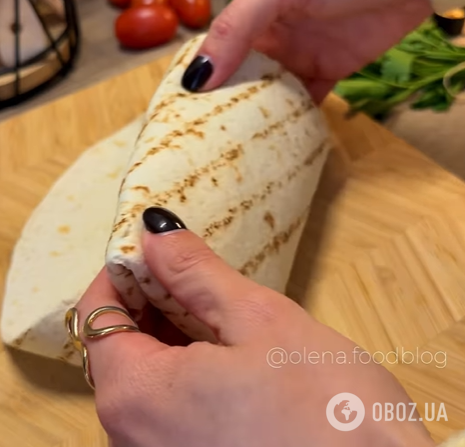 Ситний рол із лаваша: додайте всередину шинку та багато сиру