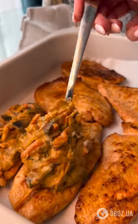 Сочное и очень нежное куриное филе: добавьте грибной соус: добавьте грибной соус