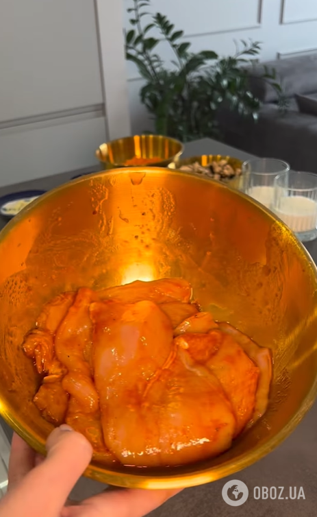 Сочное и очень нежное куриное филе: добавьте грибной соус: добавьте грибной соус