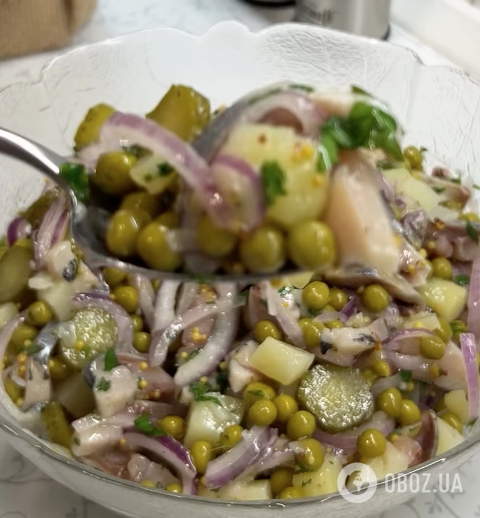 Не "Шуба": найсмачніший салат з оселедця за 10 хвилин, який захочеться їсти щодня