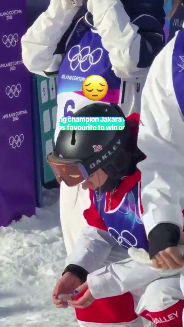 На ОИ-2026 спортсменка уже уходила домой, но в последний момент увидела, что у нее медаль. Ее эмоции попали на видео