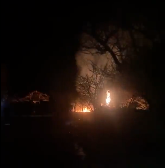 Оккупанты ударили по дому в Краматорске, где жила семья: трое братьев погибли, их мама и бабушка получили ранения. Фото и видео