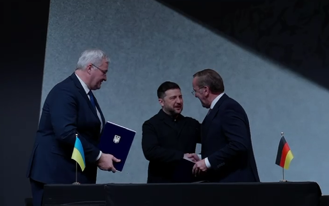 "Перевірена в бою технологія":  Зеленський відвідав перше німецько-українське підприємство, яке  виробляє дрони для ЗСУ. Відео