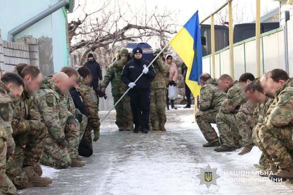 Йому назавжди буде 36: на Дніпропетровщині попрощалися з поліцейським, який загинув на фронті. Фото і відео