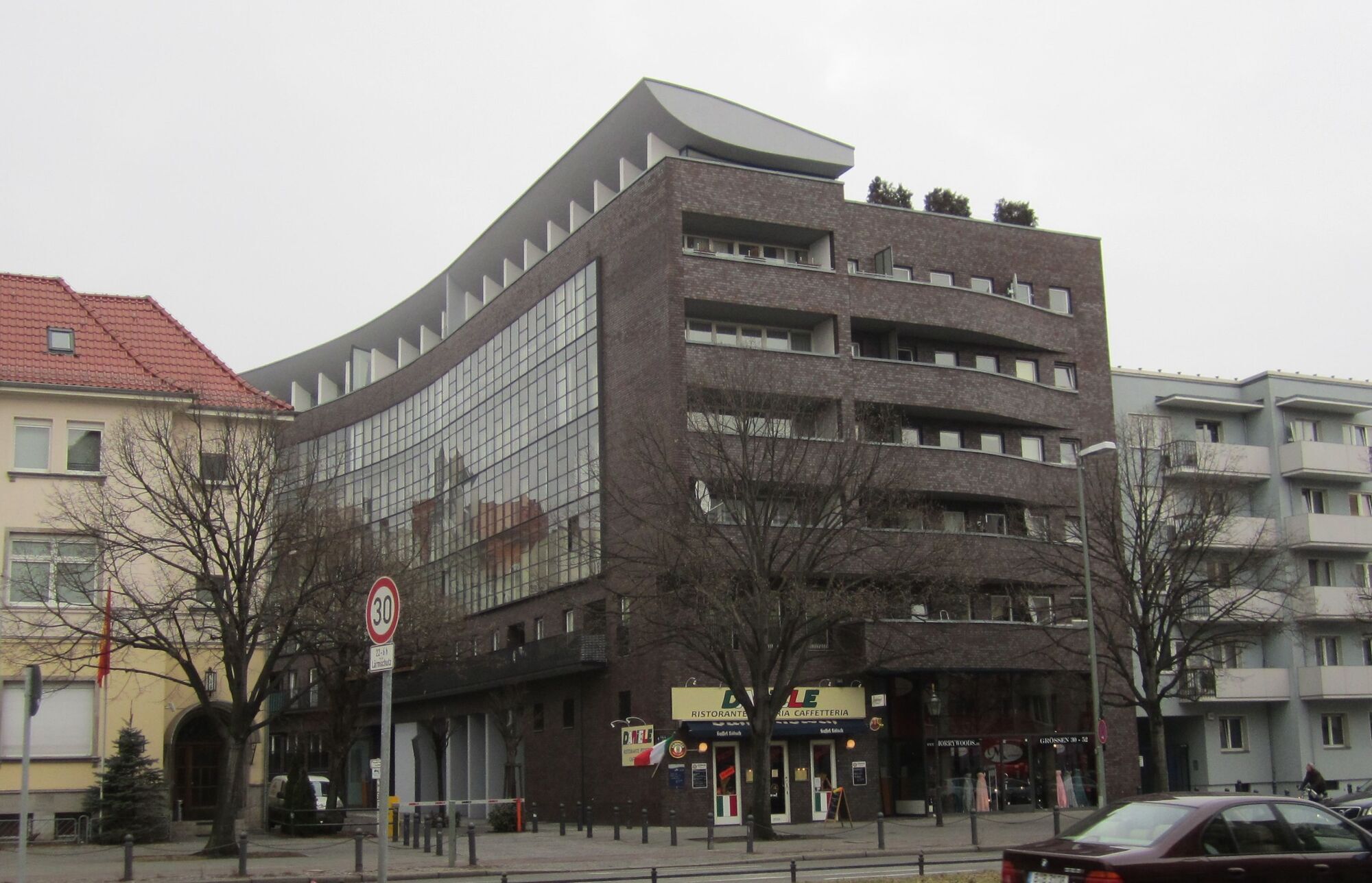 "Завжди був небайдужим": підліток із Нікополя допоміг затримати озброєного грабіжника у Берліні