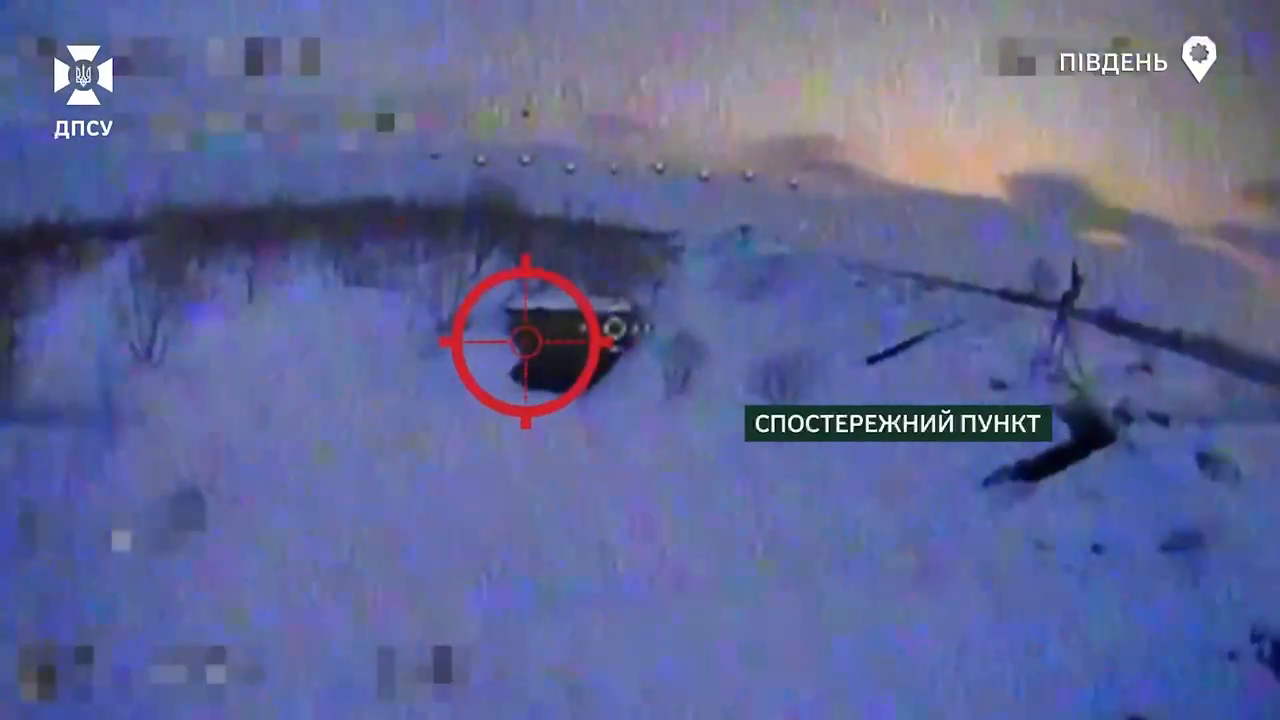 Уражено спостережний пункт і живу силу ворога: прикордонники показали, як працюють по окупантах на півдні. Відео
