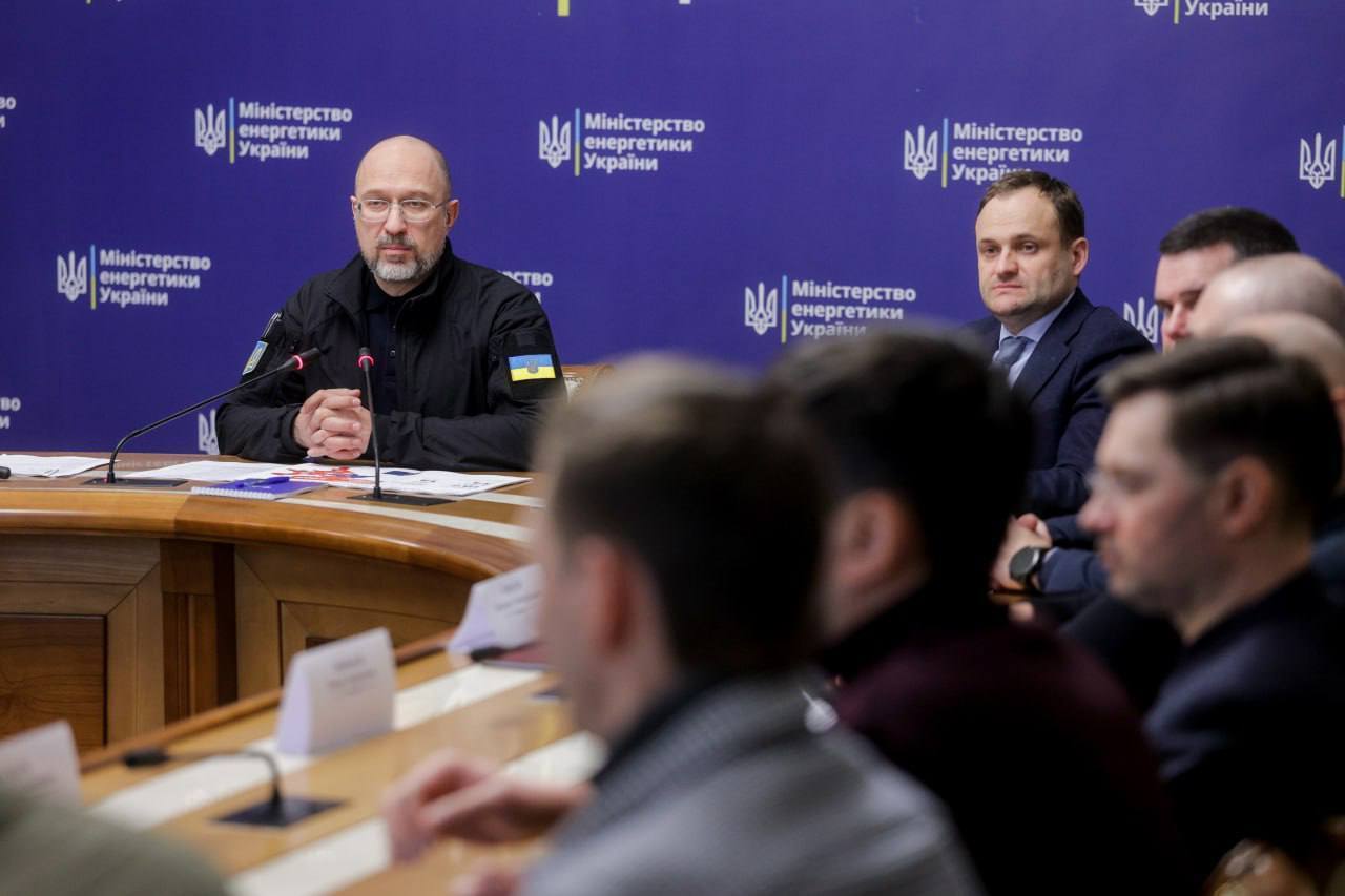 "У більшості зон світло є 3-4 години": Шмигаль розповів про поточну ситуацію з електропостачанням в Україні