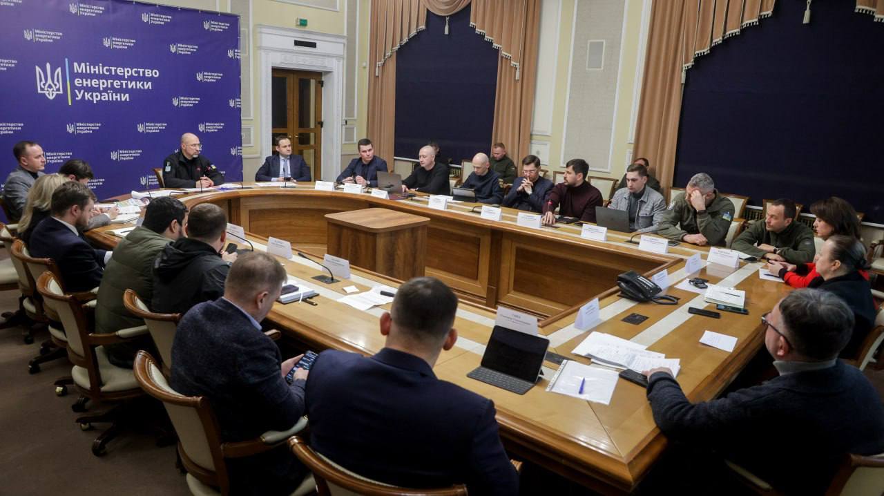 "У більшості зон світло є 3-4 години": Шмигаль розповів про поточну ситуацію з електропостачанням в Україні
