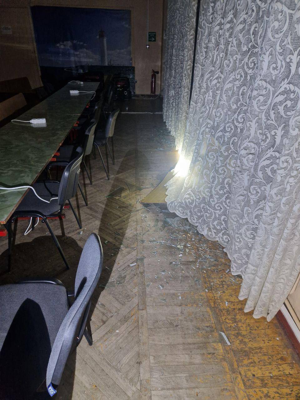 Під ударом були порт, автосалон і будинки: на Одещині внаслідок атаки РФ одна людина загинула, ще шестеро поранені. Фото і відео