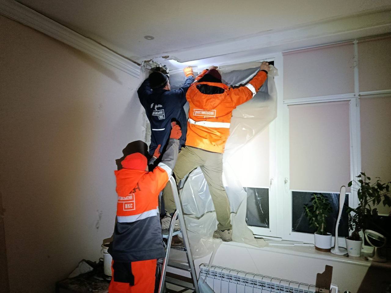 Під ударом були порт, автосалон і будинки: на Одещині внаслідок атаки РФ одна людина загинула, ще шестеро поранені. Фото і відео