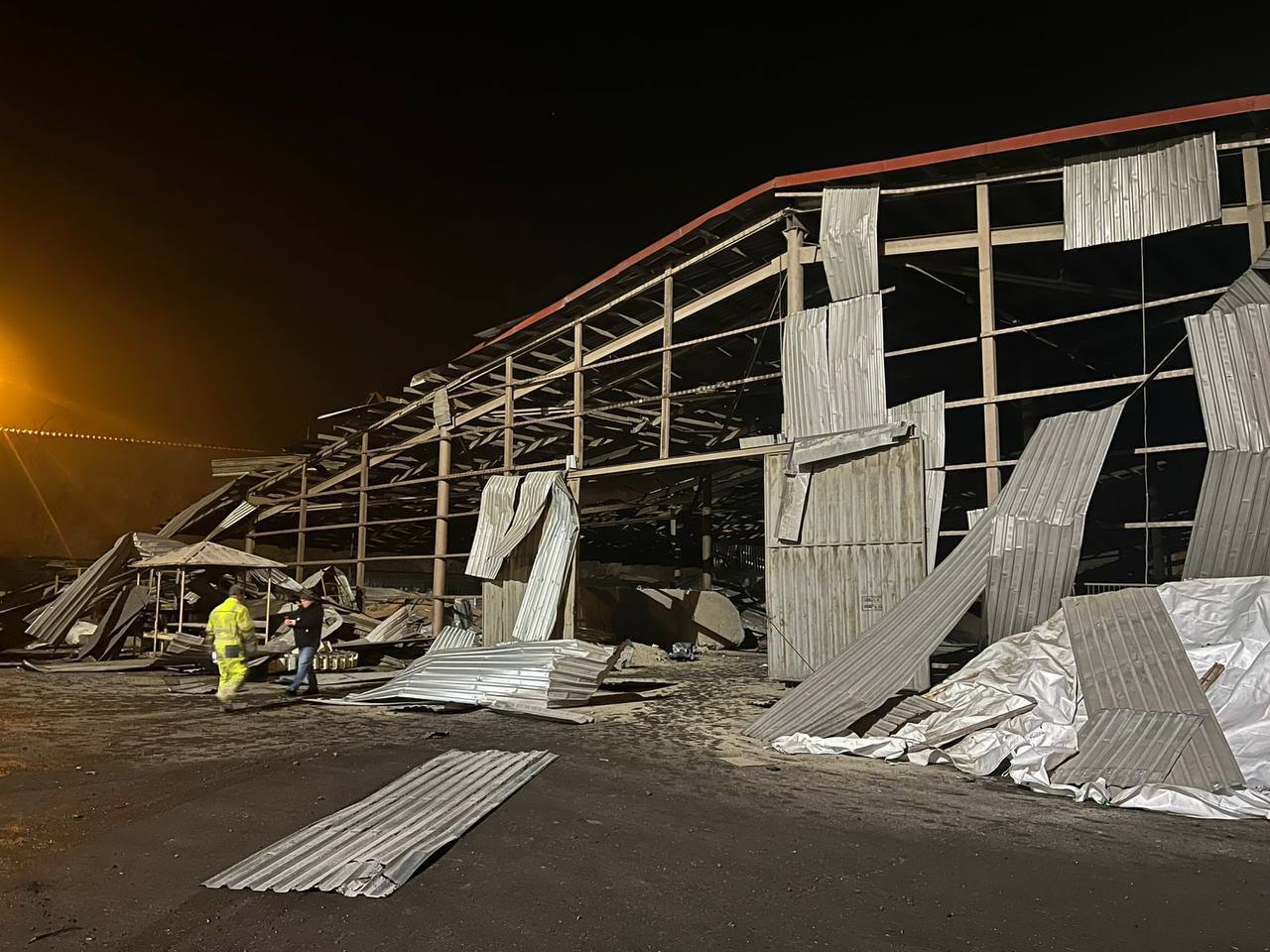 Під ударом були порт, автосалон і будинки: на Одещині внаслідок атаки РФ одна людина загинула, ще шестеро поранені. Фото і відео