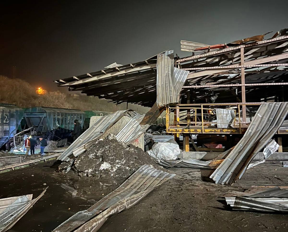 Під ударом були порт, автосалон і будинки: на Одещині внаслідок атаки РФ одна людина загинула, ще шестеро поранені. Фото і відео