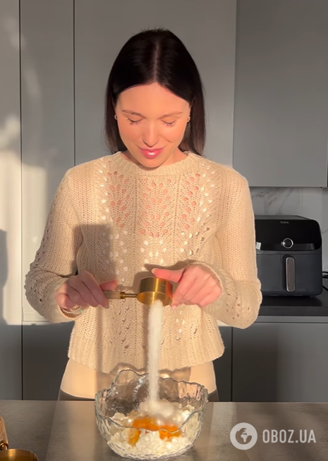 Ніжні всередині і золотисті зверху: як приготувати ідеальні домашні сирники